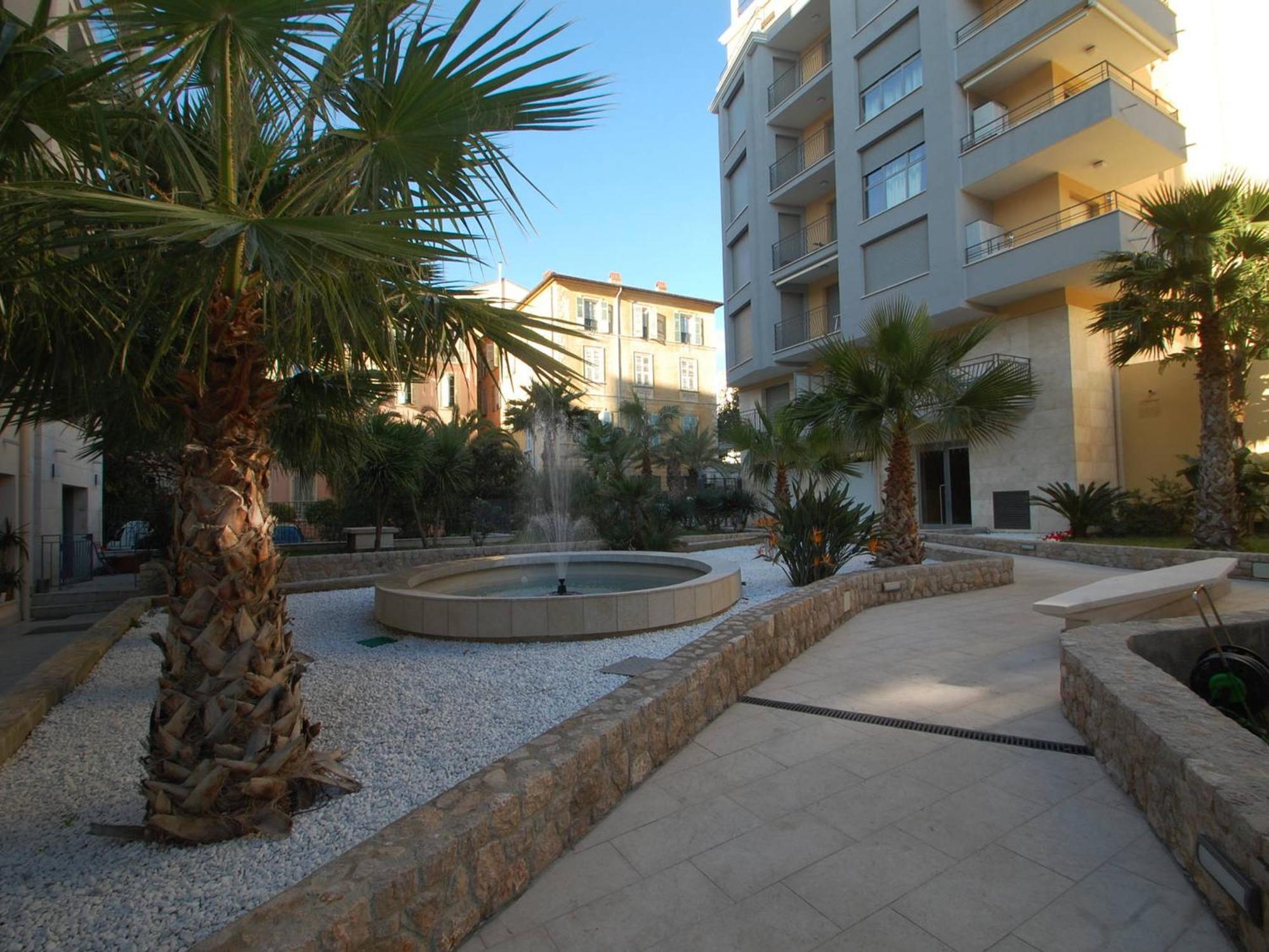 Charmant 2P Moderne Avec Terrasse, Parking Prive, En Plein Centre De Menton, A 2 Pas De La Mer - Fr-1-196-200 Exteriér fotografie